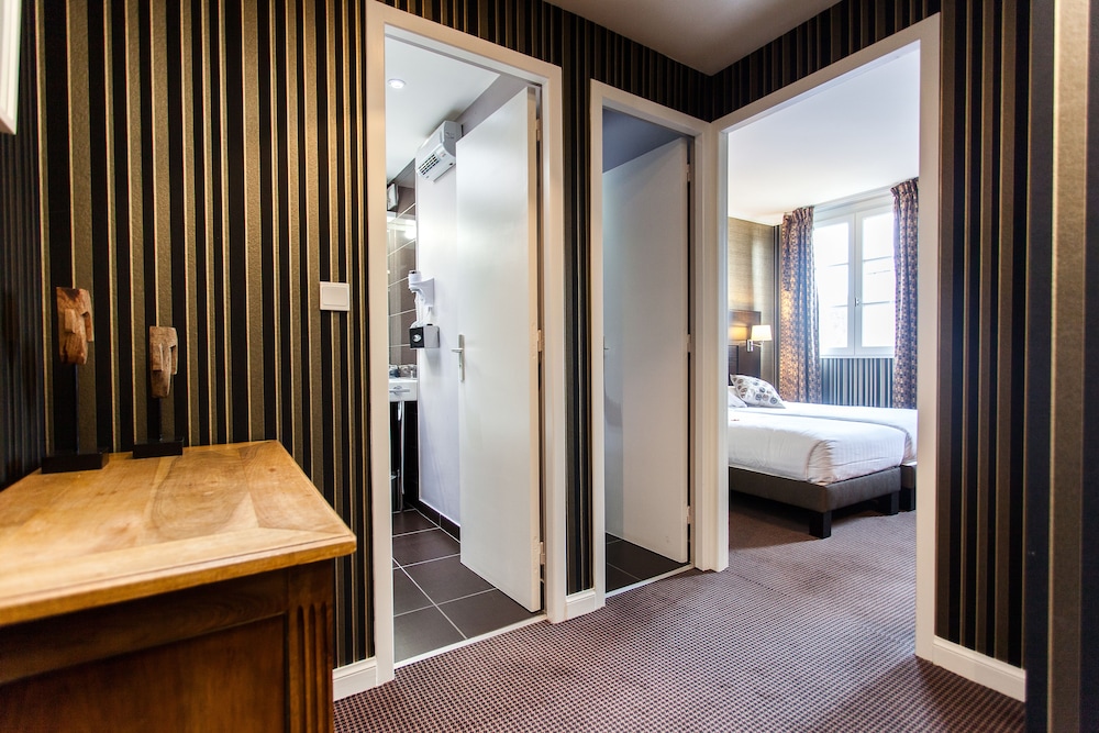 Executive Room - Photo 15