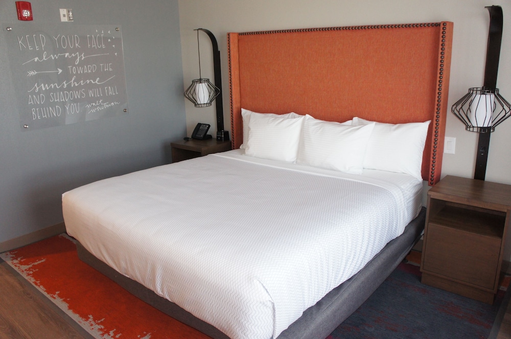 Room, 1 King Bed, Accessible, Non Smoking (Mobility) - Photo 2