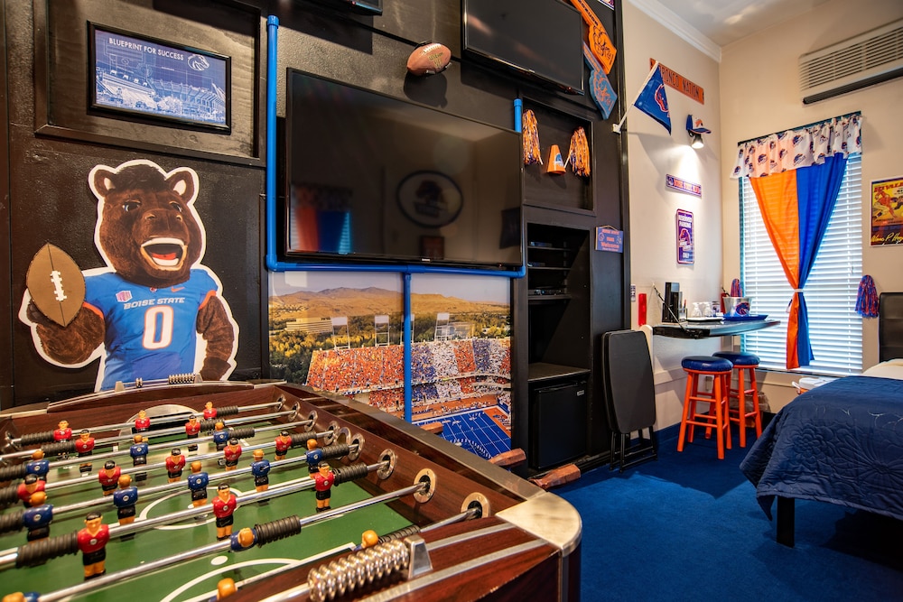 Room (Bronco Nights)