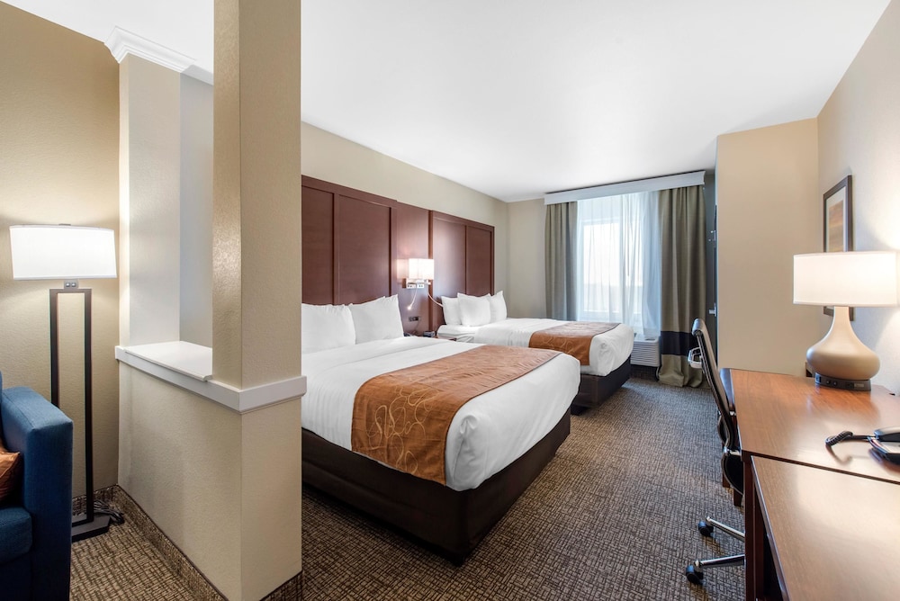 Suite, Multiple Beds, Non Smoking photo 1