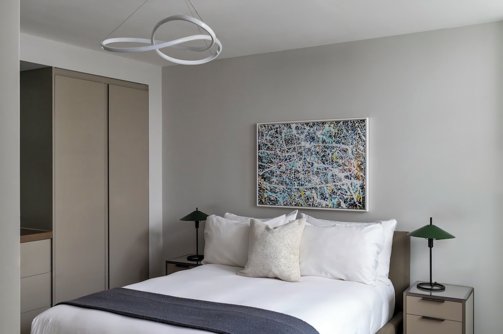 One Bedroom Suite photo 2