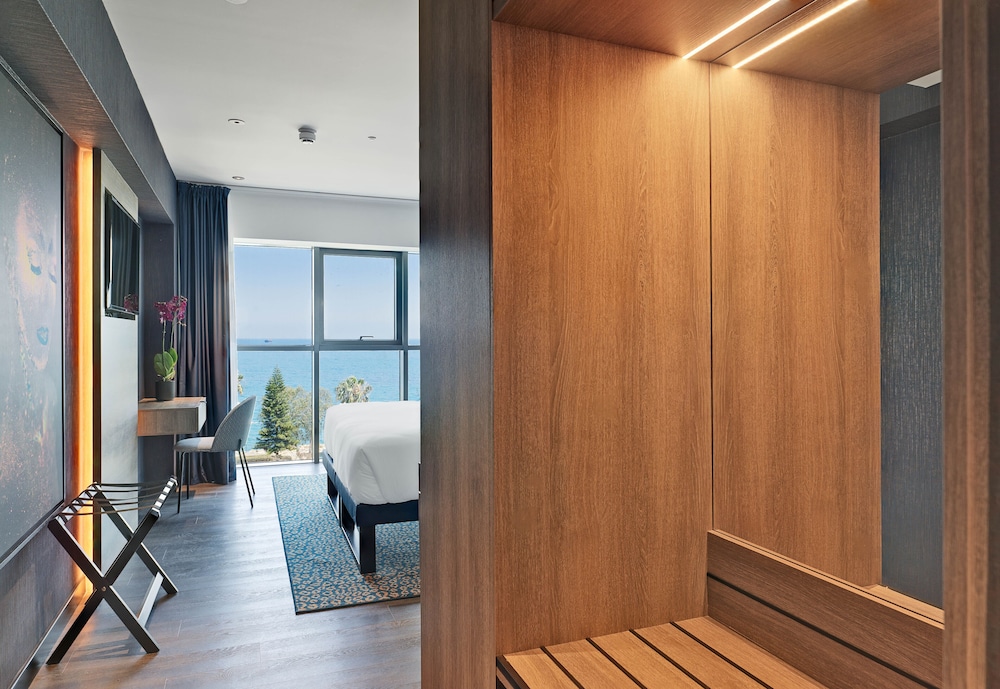 Space Executive Room, Business Lounge Access, Sea Facing photo 3