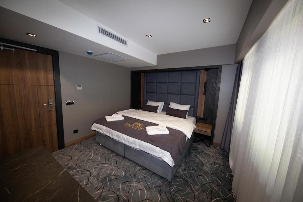 Deluxe Suite photo 3