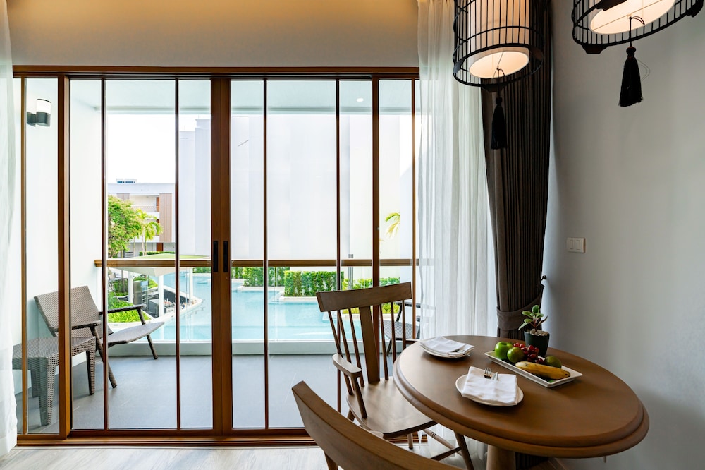Deluxe Double Room, Pool View - Photo 5