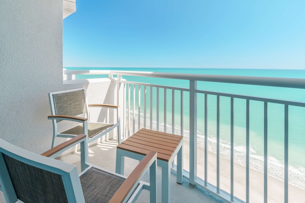Room, 1 Queen Bed, Oceanfront photo 1