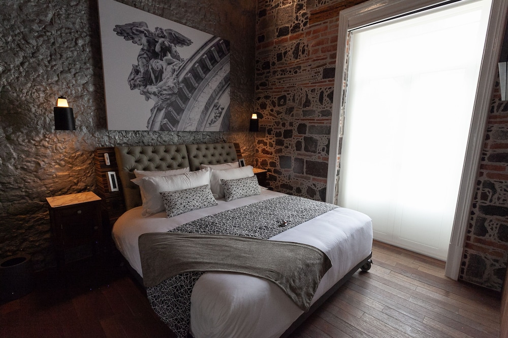 Premium Studio Suite, 1 King Bed, Balcony, City View photo 1