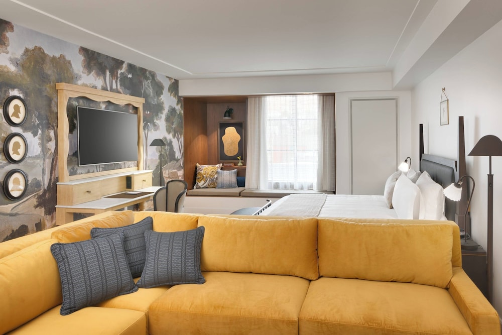 Suite, 1 King Bed with Sofa bed - Photo 1