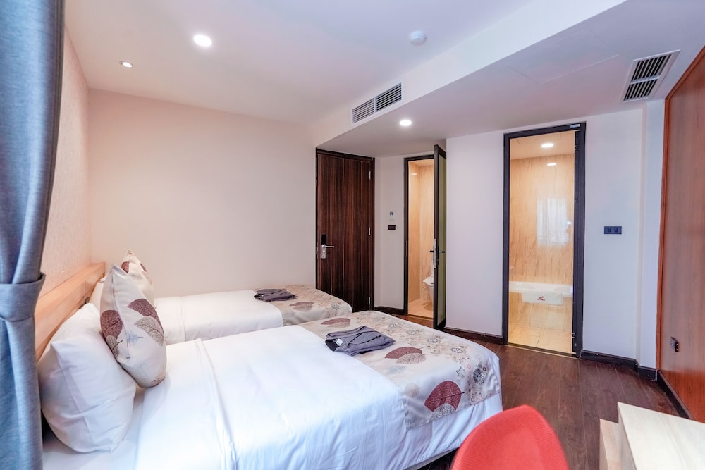 Premium Twin Room - Photo 10