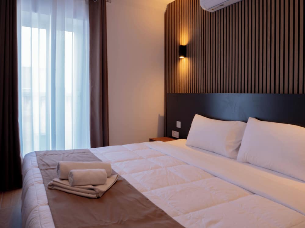 Basic Studio Suite, 1 Queen Bed, Non Smoking, Private Bathroom photo 2
