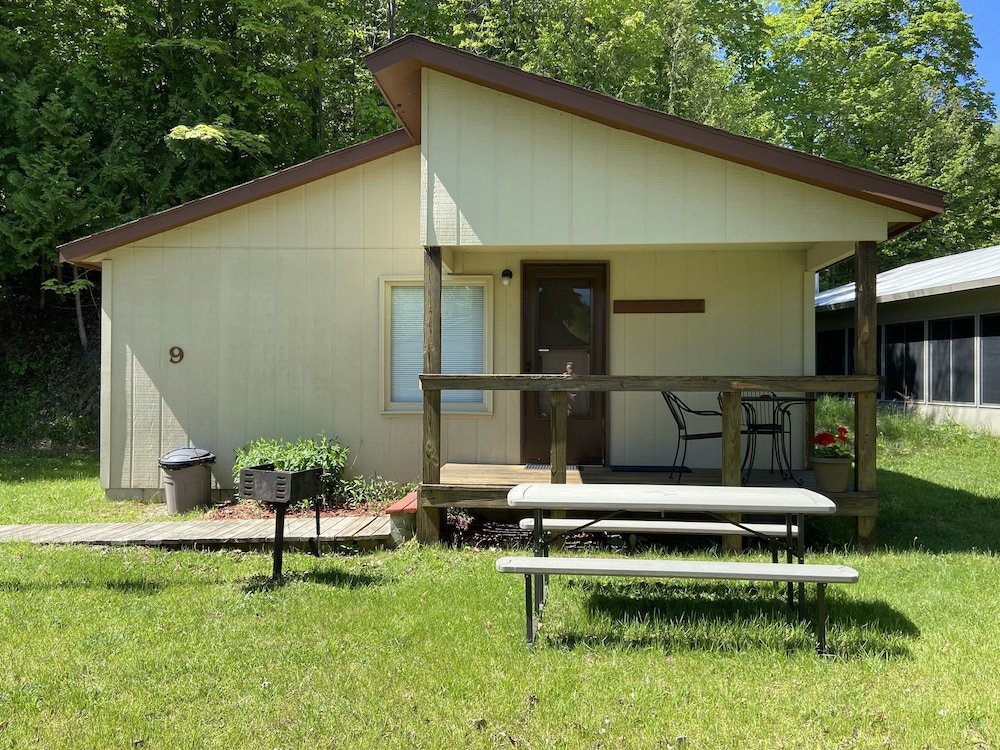 Cabin 9 photo 1
