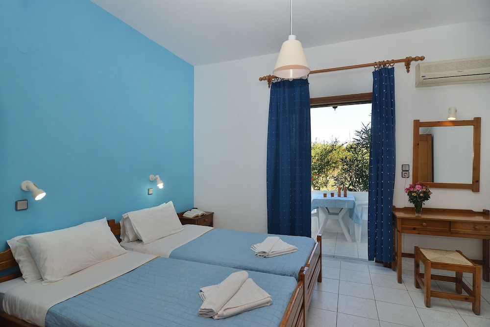 Basic Triple Room photo 2