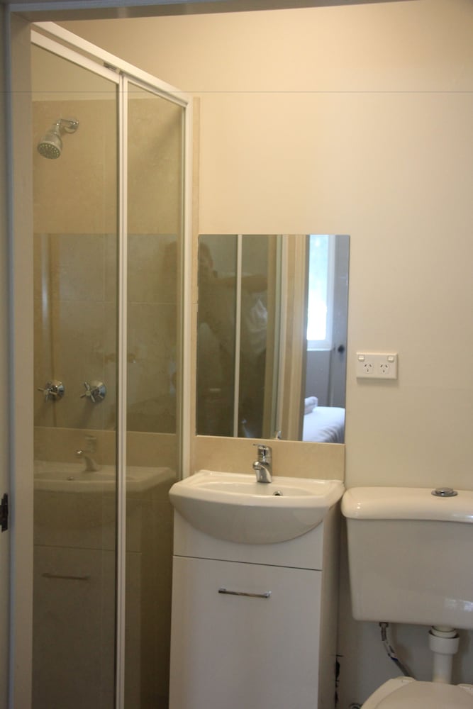 Triple Room, Multiple Beds photo 3