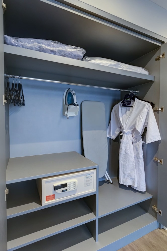 Room - Photo 4