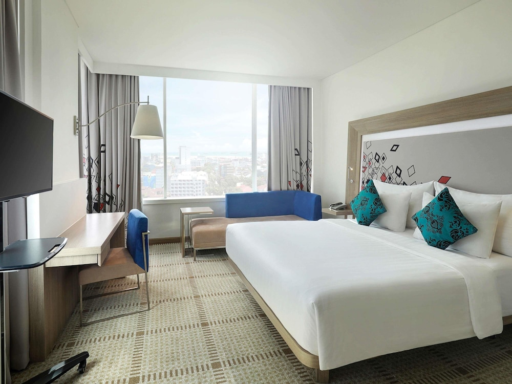 Suite, 1 King Bed photo 3