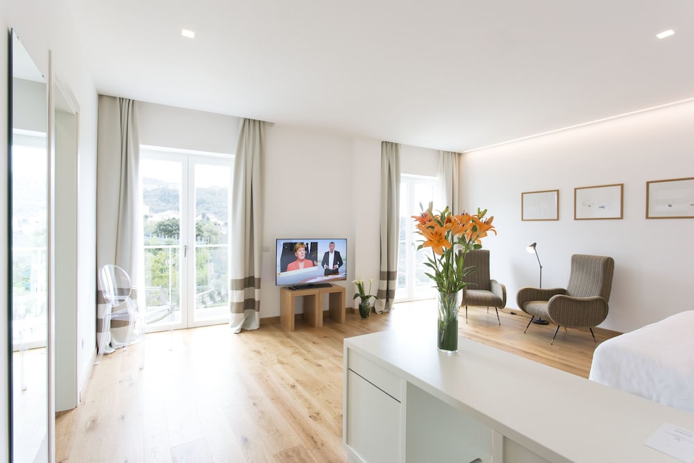 Junior Suite, Partial Sea View photo 2
