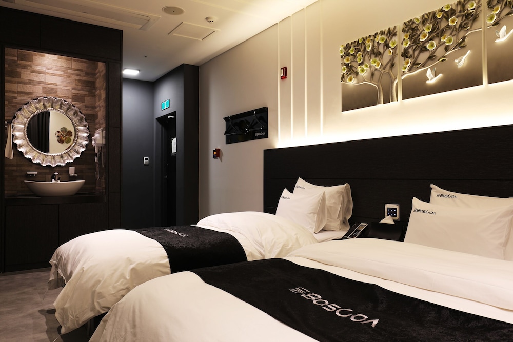 Deluxe Twin Room (No Breakfast) - Photo 9