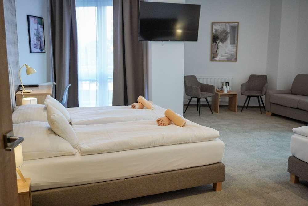Premium Family Room photo 1