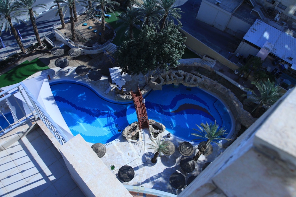 Deluxe Room, Pool View - Photo 7