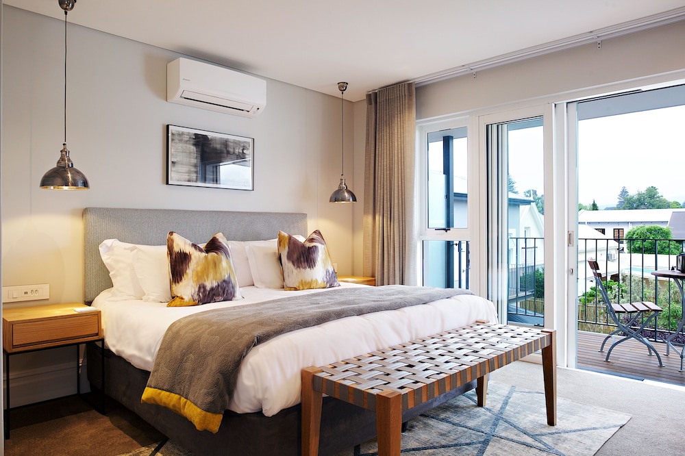 Deluxe Double or Twin Room, Balcony, Pool View photo 1