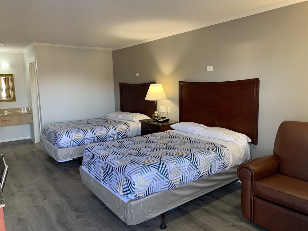 Deluxe Room, 2 Double Beds, Smoking, Refrigerator & Microwave photo 2
