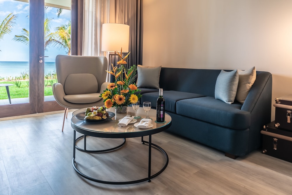 Family Suite, 1 King Bed with Sofa bed, Beachfront - Photo 11