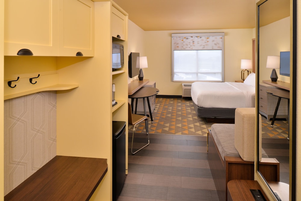 Standard Room, Multiple Beds - Photo 1