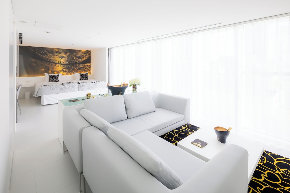 Upper Floor Deluxe Twin Room, Non Smoking (11F-13F)