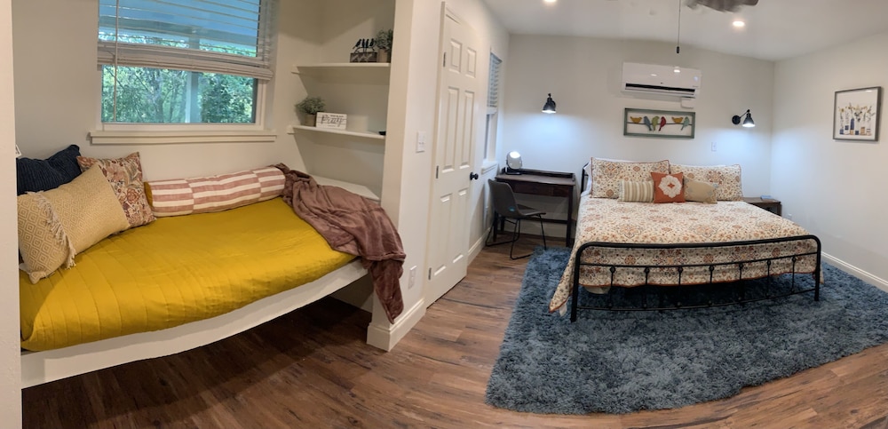Quilly'S Antique Room