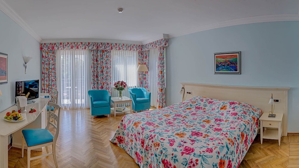 Superior Double Room, Partial Sea View