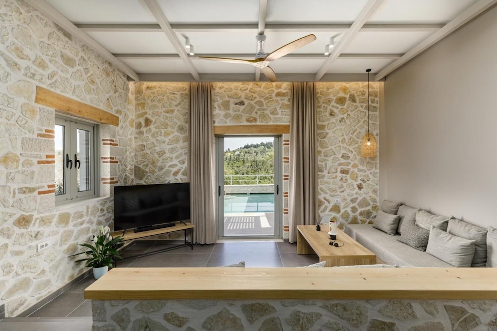 Villa photo 1