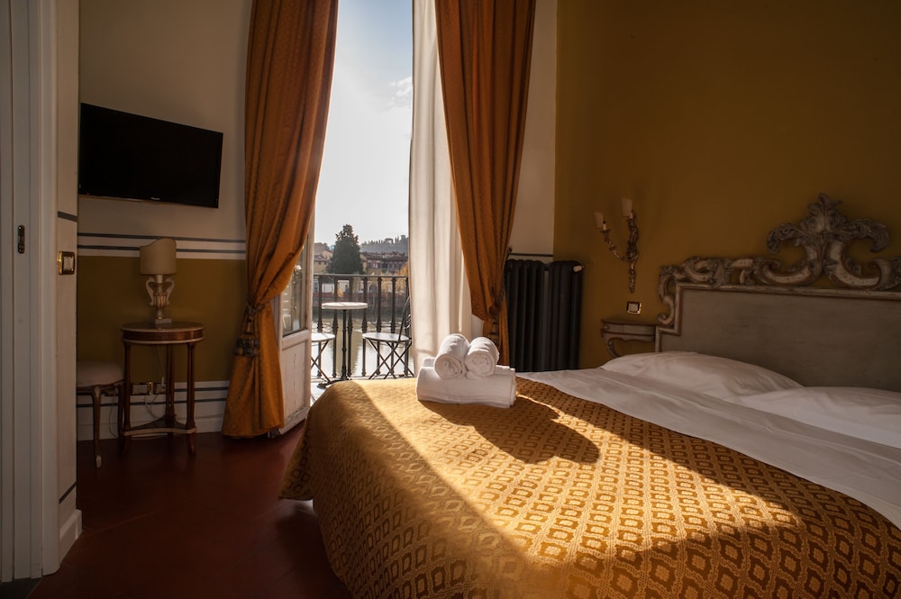 Luxury Double Room, Balcony, River View photo 2