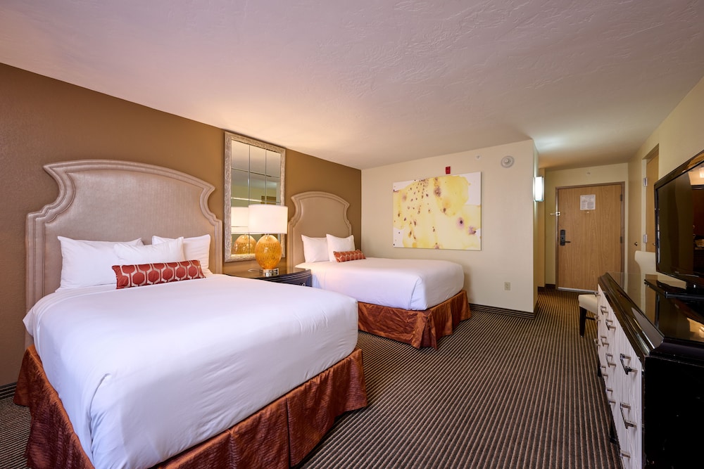 Room, 2 Queen Beds photo 2