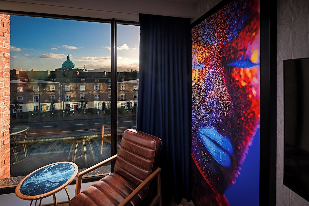 Deluxe Room, 1 Double Bed, Canal View