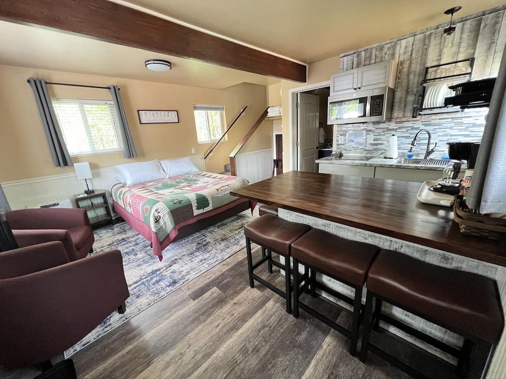 Family Cabin, 1 Bedroom, Kitchenette photo 3