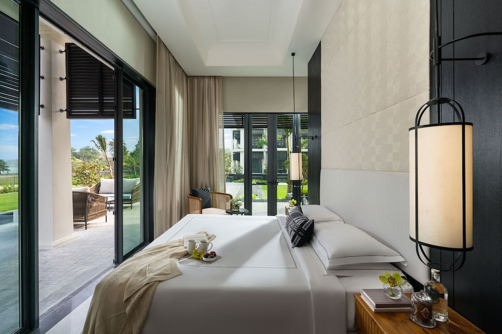 Grand Suite, Lake View (Luxury) - Photo 1