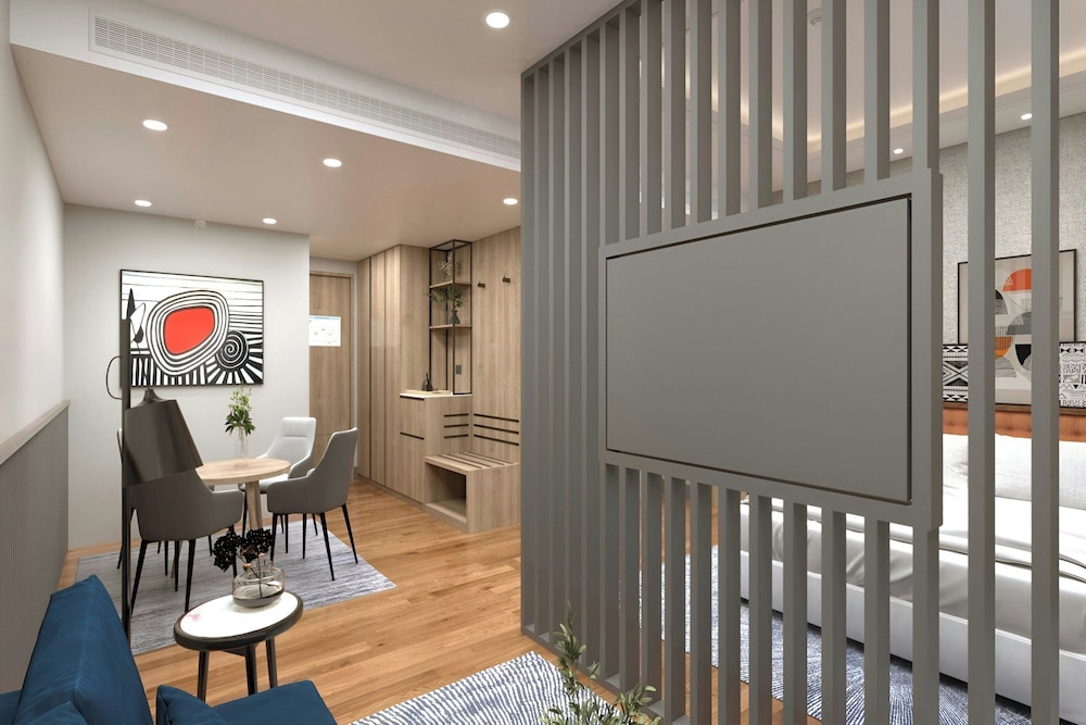 Suite, 1 King Bed, Balcony (City View) photo 2