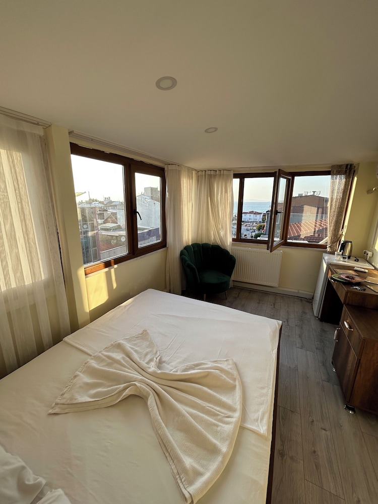 Suite, Sea View
