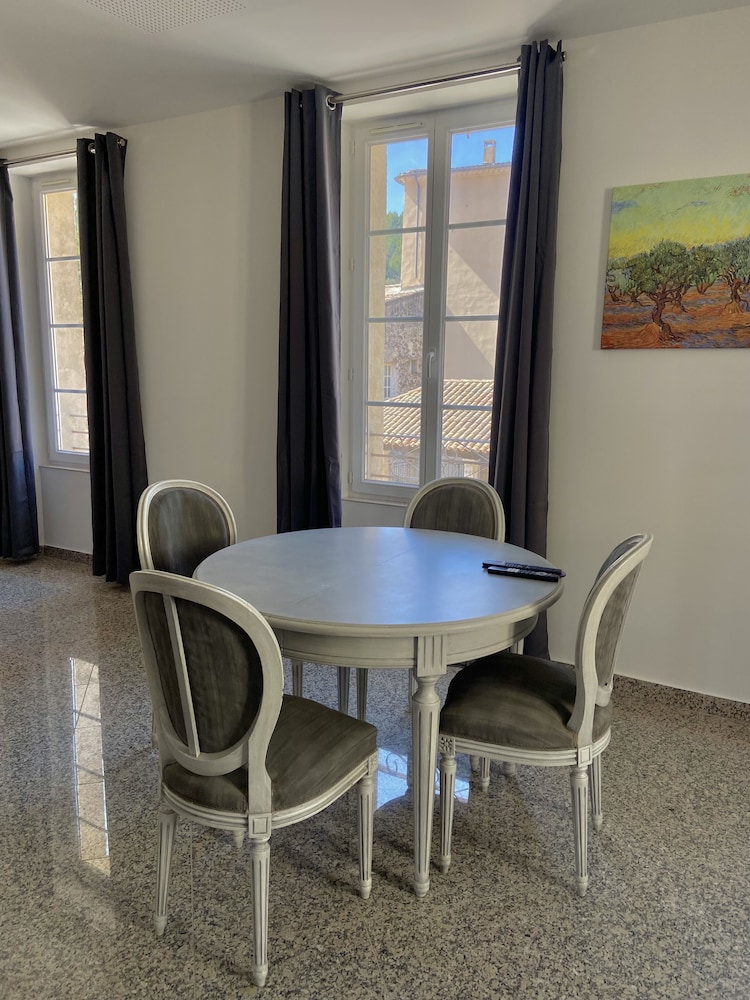 Deluxe Suite - Photo 6