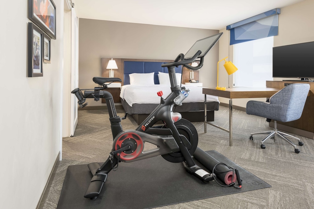 Studio, 1 King Bed (Peloton Bike) photo 3