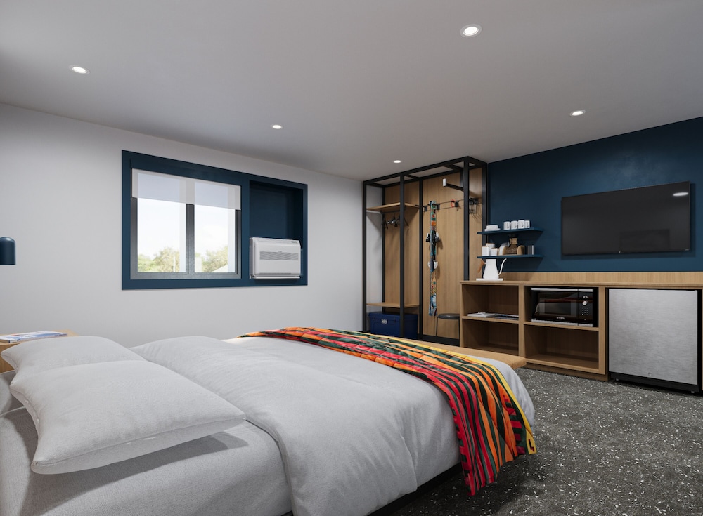 Standard Room, 1 King Bed, City View (King Room)
