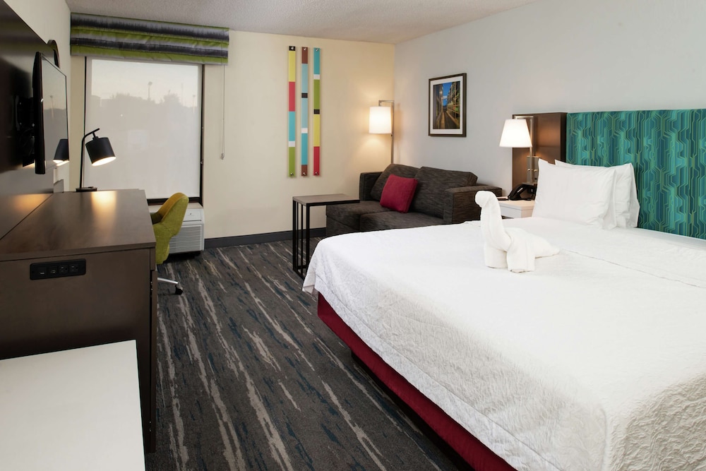 Room, 1 King Bed, Accessible, Non Smoking (Hearing Accessible) - Photo 3