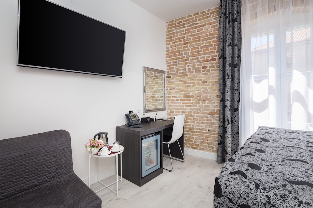 Luxury Twin Room photo 3