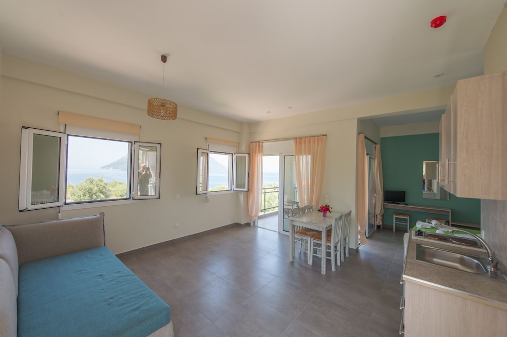 Studio, Sea View