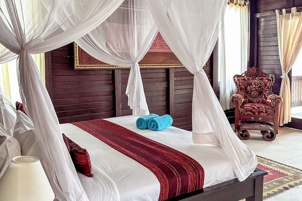 Luna Hideaway