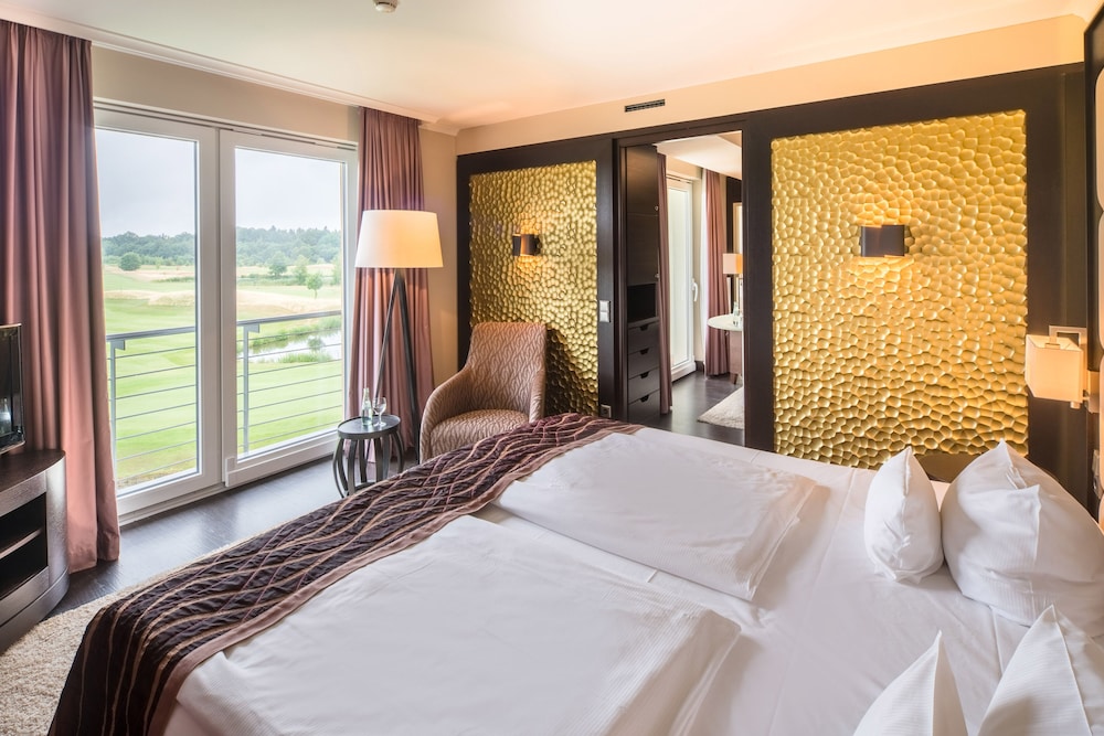 Suite, 1 King Bed, Golf View - Photo 3