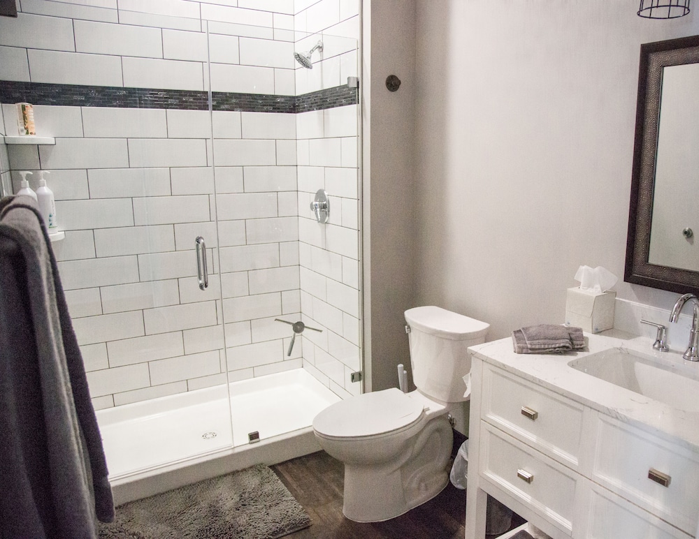 Signature Studio Suite, 1 King Bed, Non Smoking, City View photo 2