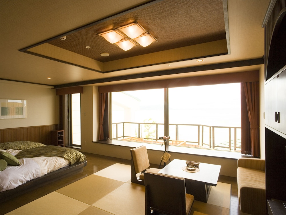 Japanese & Western Style Room,Non Smoking (Lake View) - Photo 3