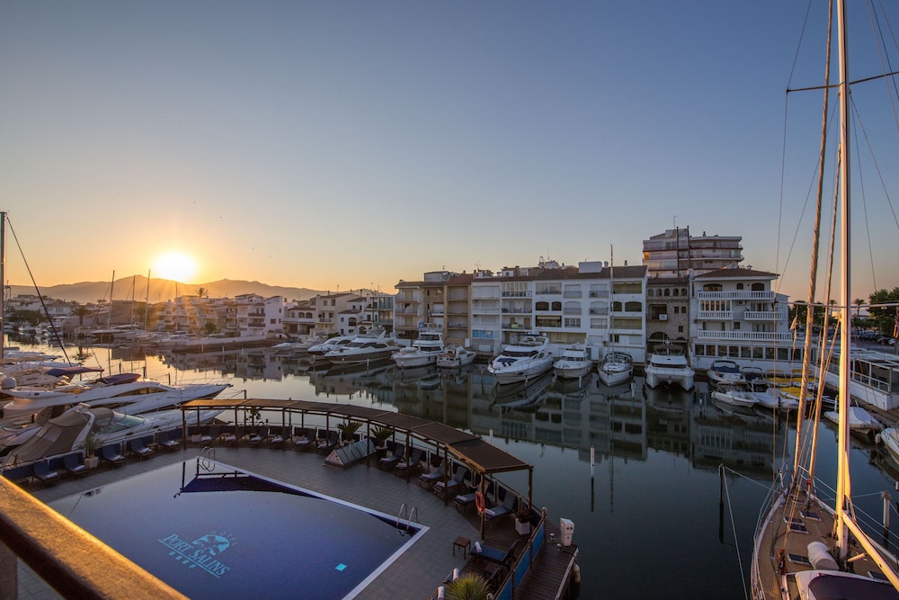 Superior Double Room, Balcony, Canal View - Photo 9