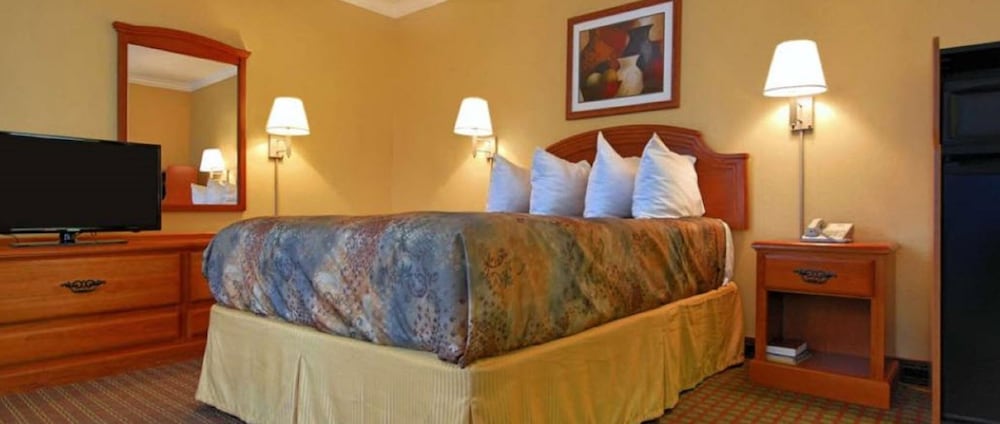 Room, 1 Queen Bed, Smoking photo 2