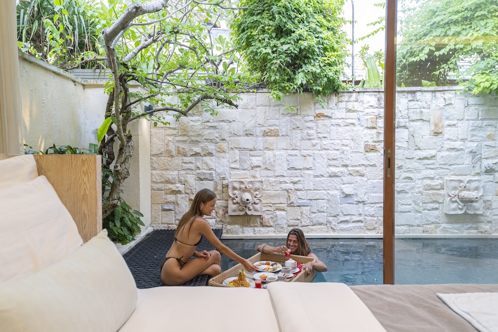 One Bedroom Villa with Private Pool & Bathtub photo 3
